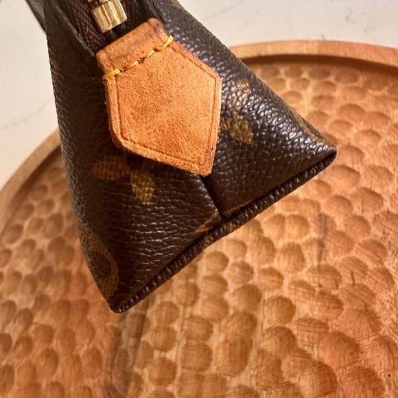 Louis Vuitton Cosmetic Pouch - Picture 6 of 7
